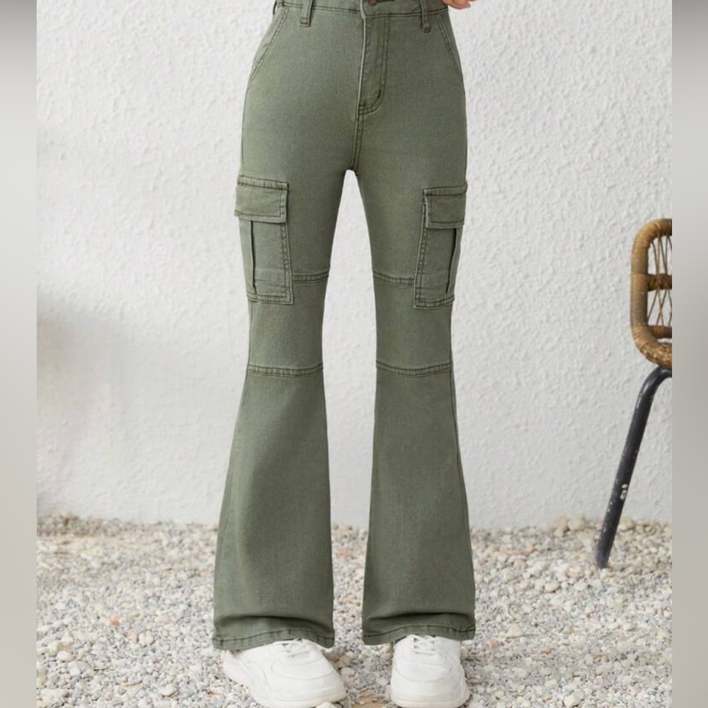 Selling cargo pants army green